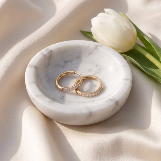 Lundholm Delia oorringen 15 mm op een schaaltje – Goud / 15 mm