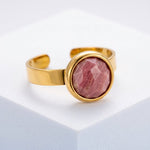 Lundholm Ella peach moonstone ring gedragen verstelbaar one size
