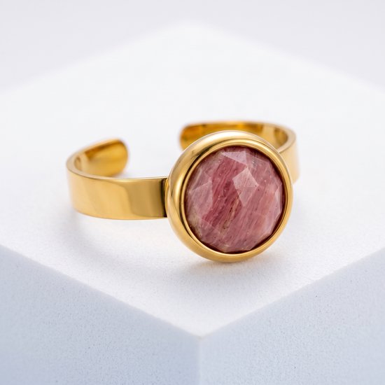 Lundholm Ella peach moonstone ring gedragen verstelbaar one size