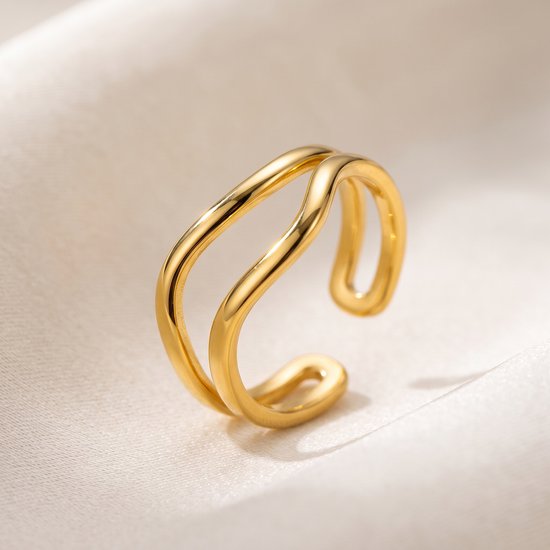 Lundholm Shelby Ring Goud gedragen
