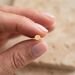 Lundholm Liora oorknopje in de hand – 6 mm