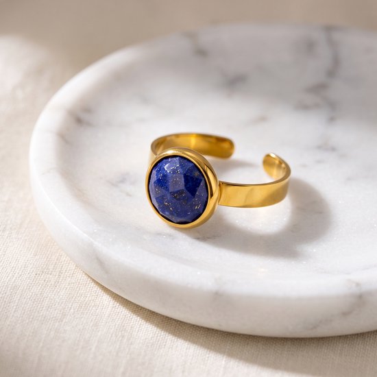 Lundholm Ella lapis lazuli ring close-up natuursteen