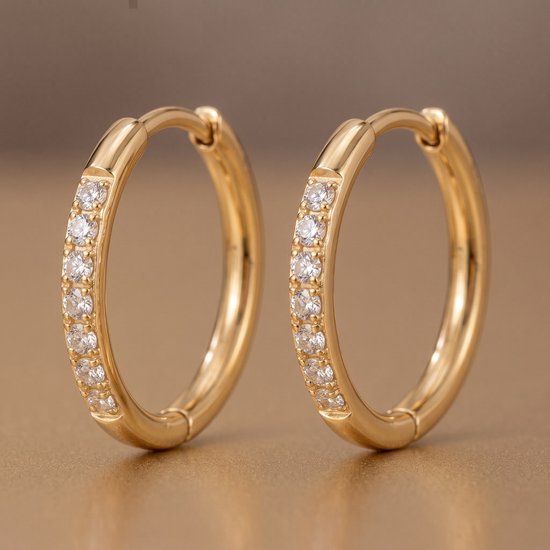 Lundholm Delia – Kleine Oorringen met Zirkonia – Goud / 15 mm