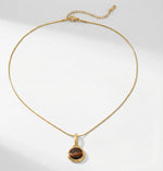Lundholm Cecile ketting detail — verfijnde gouden ketting natuursteen hanger