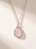 Lundholm Rosan Ketting Zilverkleurig met Rozenkwarts Hanger - Stainless Steel Natuursteen