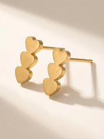 Lundholm Valence Goud Oorbellen Drie Hartjes Oorknopjes Stainless Steel