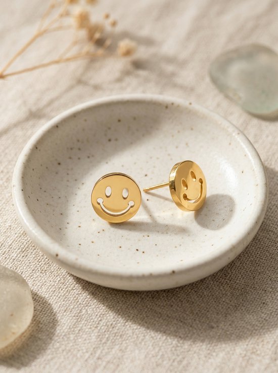 Lundholm Kaya smiley oorknopjes zilver — lifestyle stud earrings dames cadeau