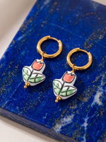 Lundholm Saartje Oorbellen met Roze Tulp Bedels - Stainless Steel Gold PVD