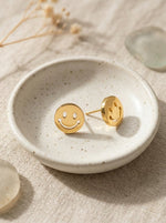 Lundholm Kaya smiley oorknopjes goud — lifestyle stud earrings dames cadeau