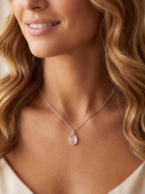 Lundholm Rosan Rozenkwarts Ketting Detail - Zilverkleurige Stainless Steel