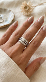 Lundholm Silja ring zilverkleurig om de vinger