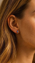 Lundholm Grace – Geboortesteen Oorknopjes Dames – Goudkleurig – September - Saffier