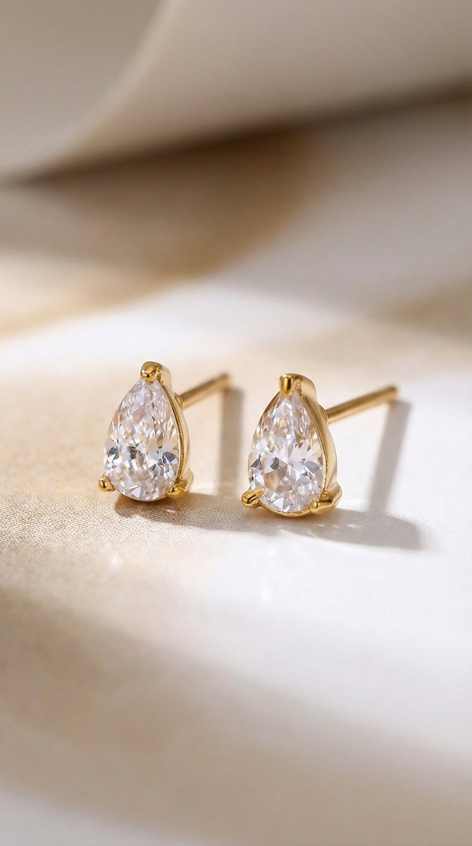 Lundholm Grace oorknopjes April Birthstone diamant goud — helder transparante steen druppelvorm studs