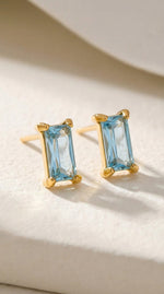 Lundholm Grace oorknopjes Maart Birthstone aquamarijn goud — stainless steel PVD gold plated geboortesteen studs
