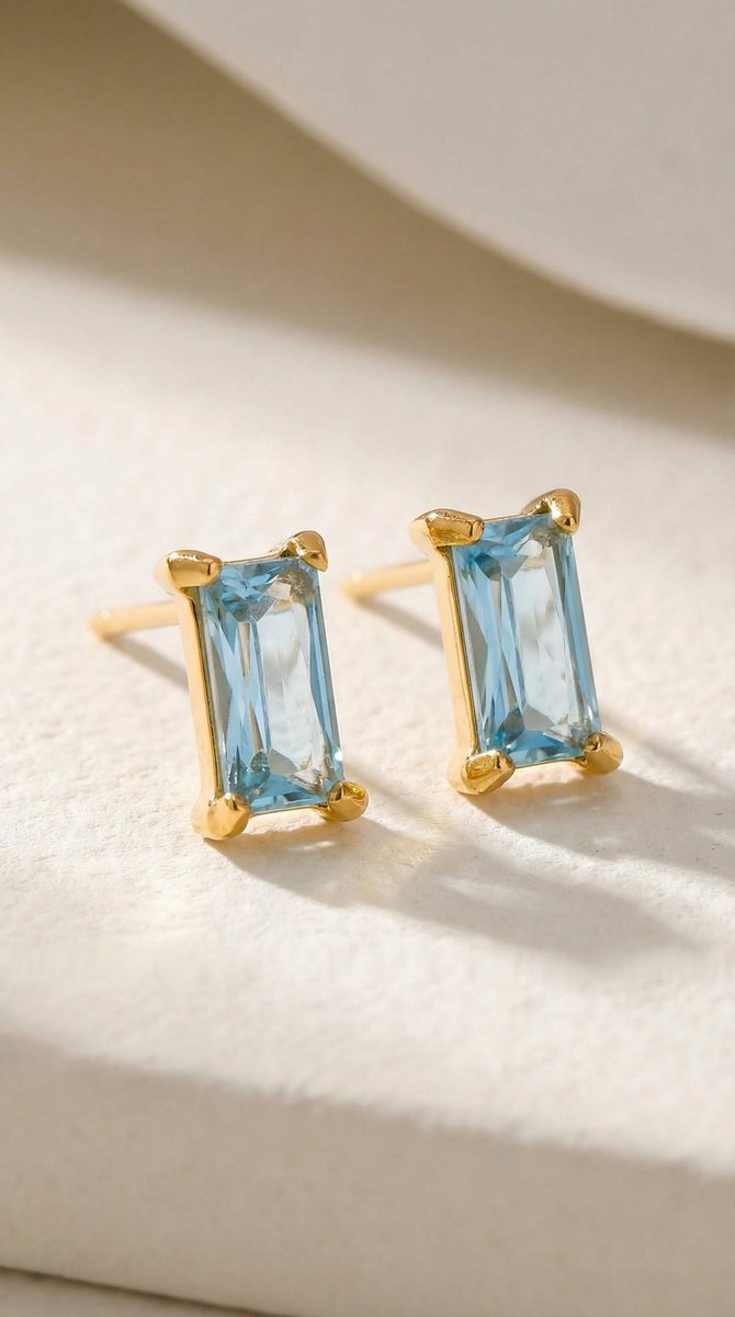 Lundholm Grace oorknopjes Maart Birthstone aquamarijn goud — stainless steel PVD gold plated geboortesteen studs