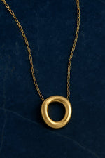 Lundholm Cila ketting met rondje goudkleurig, sfeerbeeld