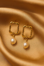 Lundholm Maria oorstekers met parel-look goudkleurig, sfeerbeeld
