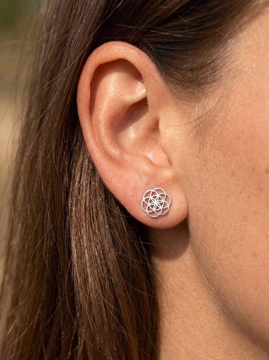 Lundholm Pia oorknopjes zilver Bloem des Levens — nieuwe productfoto Flower of Life PVD plated damessieraad
