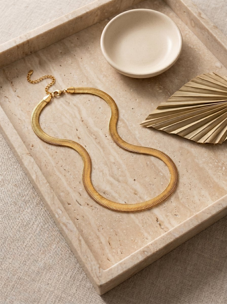 Lundholm Evelyn ketting goud — close-up brede schakels 0.8 cm