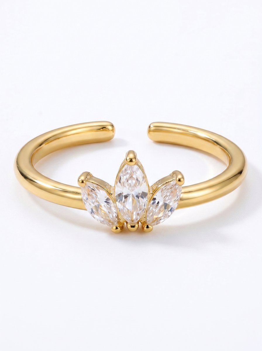 Lundholm Rumi – Verstelbare Lotus Ring met Zirkonia – Goudkleurig