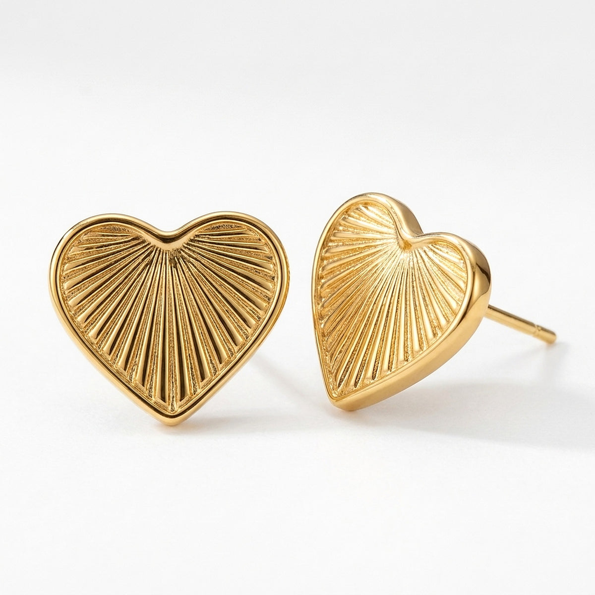 Colette – Herz Ohrstecker Damen – Goldfarben