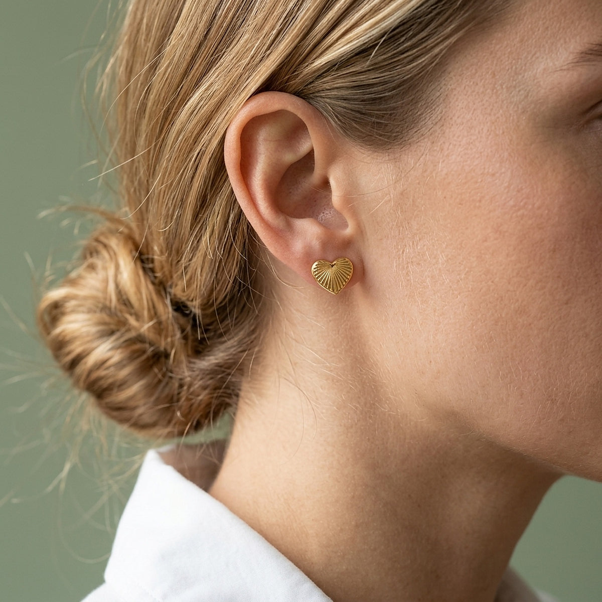 Colette – Herz Ohrstecker Damen – Goldfarben