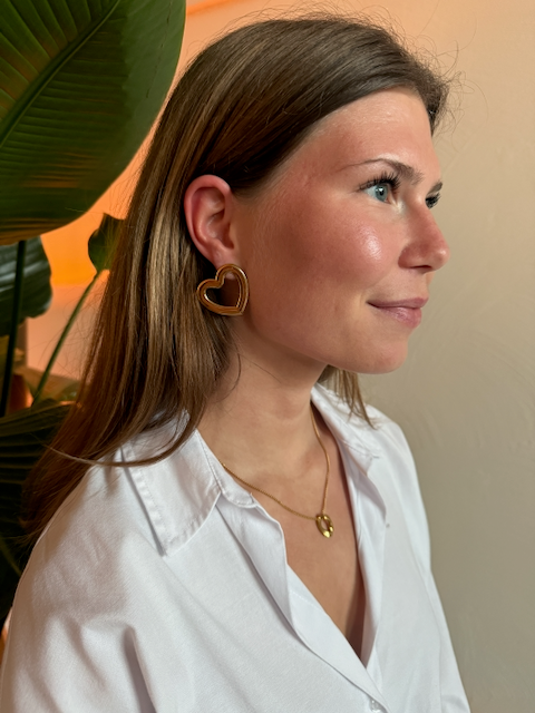 Evelien – Statement Hartjes Oorstekers Dames – Goudkleurig