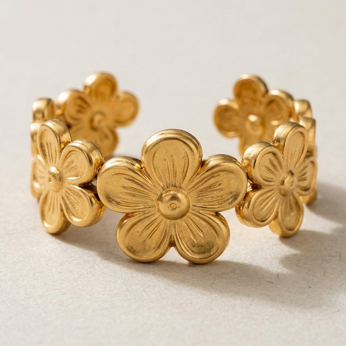 Flora – Ring met Verbonden Bloemetjes Dames