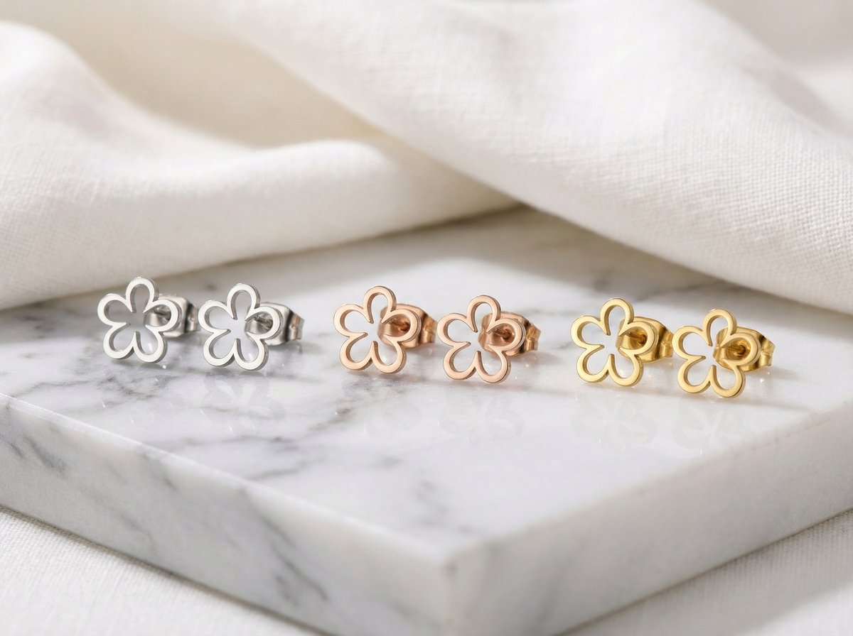 Lundholm Florianne oorknopjes dames in drie kleuren - zilver, rosegoud en goud bloem op marmer - premium stainless steel - Florianne Serie - Scandinavisch design sieraad cadeau voor vrouw moederdag
