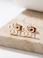 Lundholm Florianne oorknopjes dames rosegoud kleurig bloem - premium stainless steel - elegante rose gold bloem oorbellen - Florianne Serie - Scandinavisch design sieraad cadeau voor vrouw moederdag