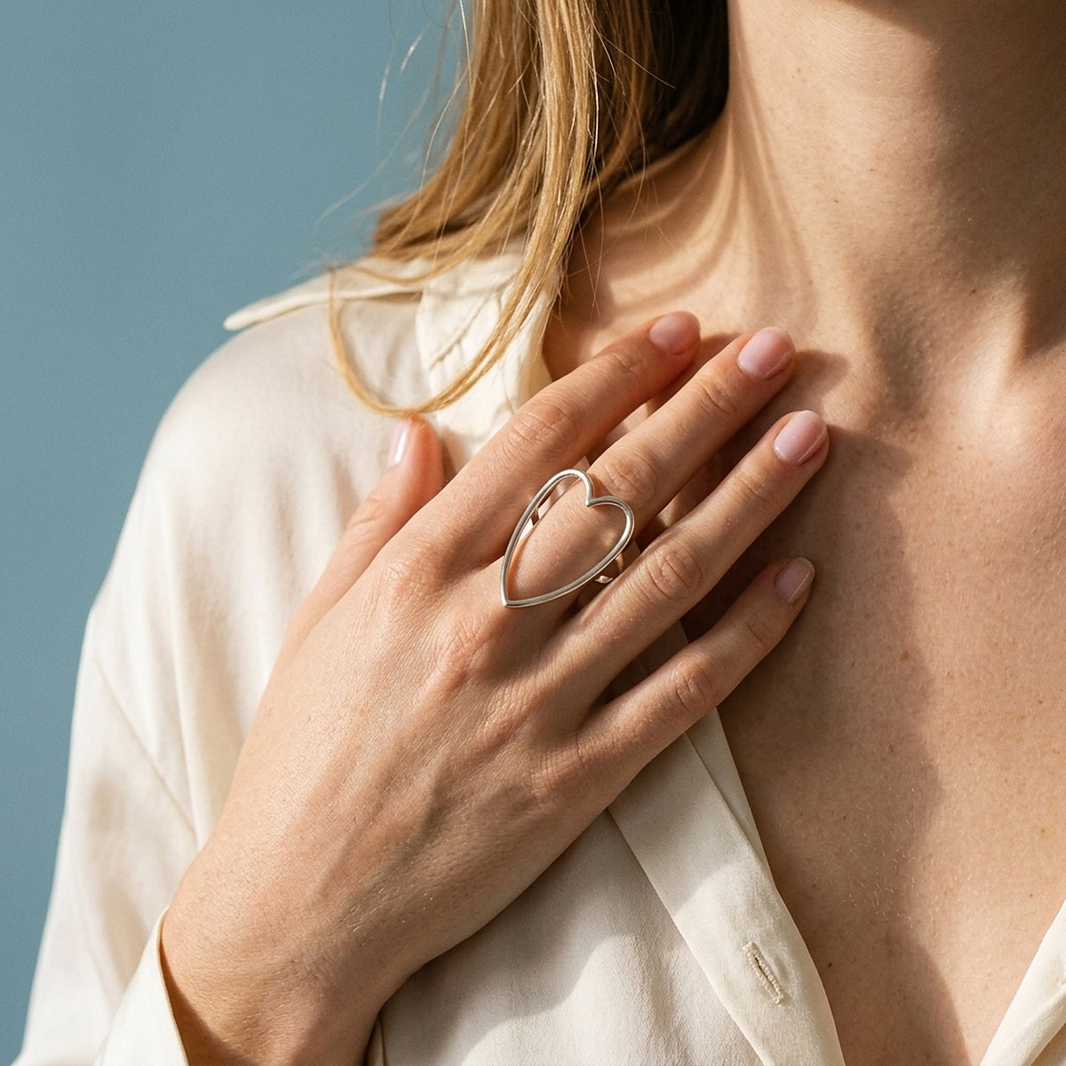 Joliene – Verstelbare Ring met Groot Open Hart – Zilverkleurig