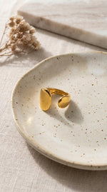 Lundholm Kayla Serie chunky bubble ring dames goudkleurig verguld verstelbaar one size productfoto - waterproof gold plated PVD premium stainless steel sieraden cadeau vrouw moederdag verjaardag Scandinavisch Design