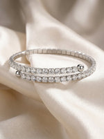 Lundholm luxe armband dames zilverkleurig met zirkonia steentjes op satijn - bangle tennis armband - premium stainless steel - Yael Serie - Scandinavisch design sieraad cadeau voor vrouw verjaardag moederdag