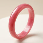 Lundholm My May Serie statement bangle armband dames roze acryl productfoto crème achtergrond - cadeau vrouw vriendin moederdag verjaardag Scandinavisch Design