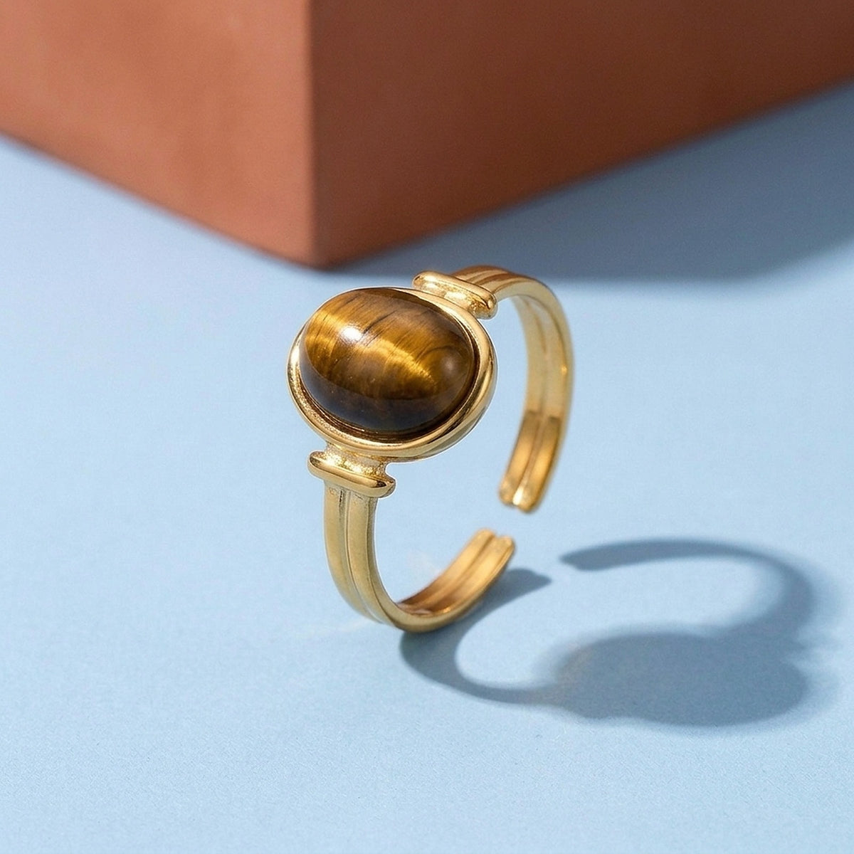 Zoleste – Statement-Ring mit Braunem Naturstein – Goldfarben