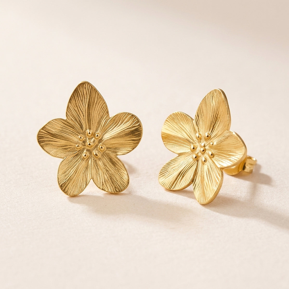 Clara – Ohrringe Damen – Goldfarben