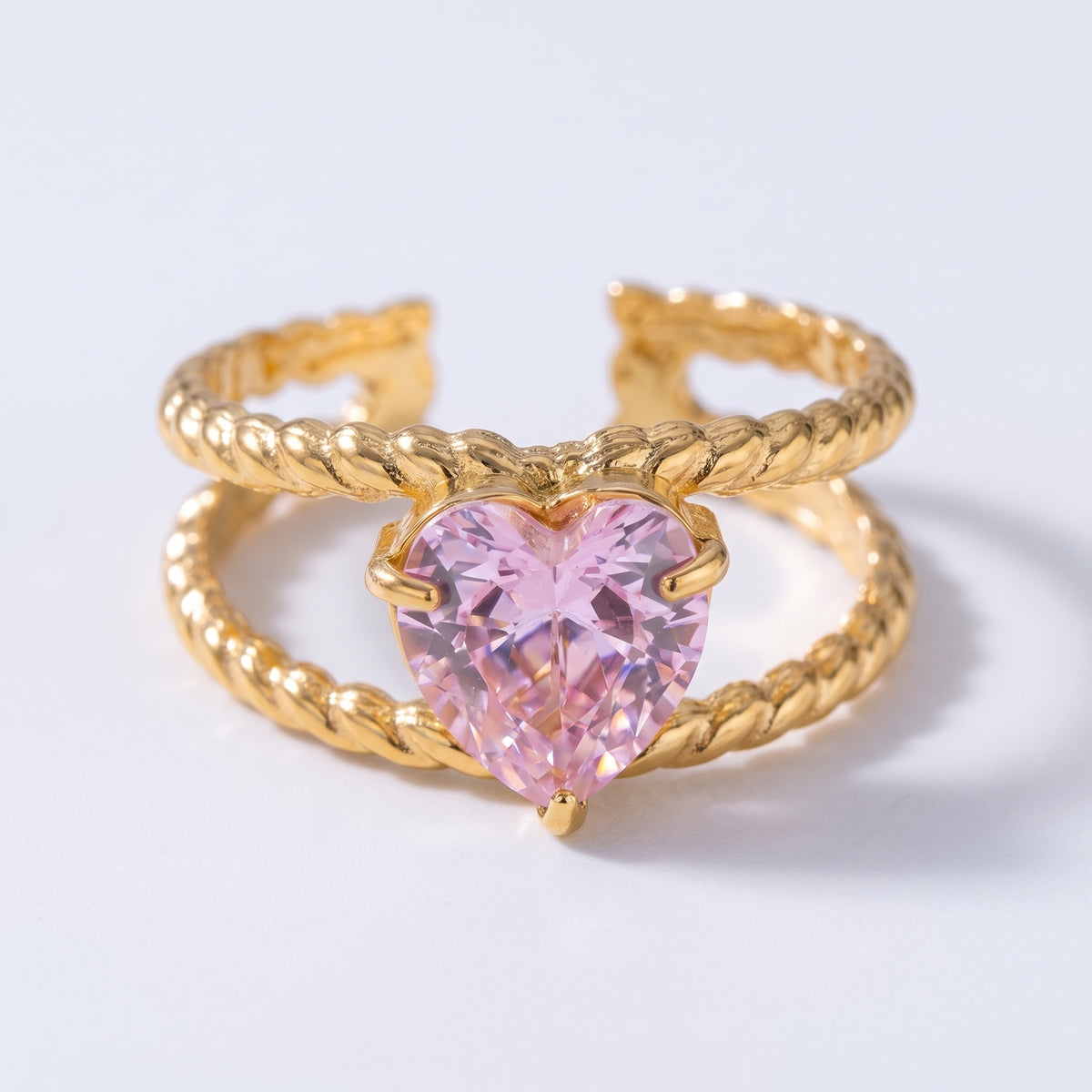 Lundholm Francine ring goudkleurig met roze hartje - vooraanzicht
