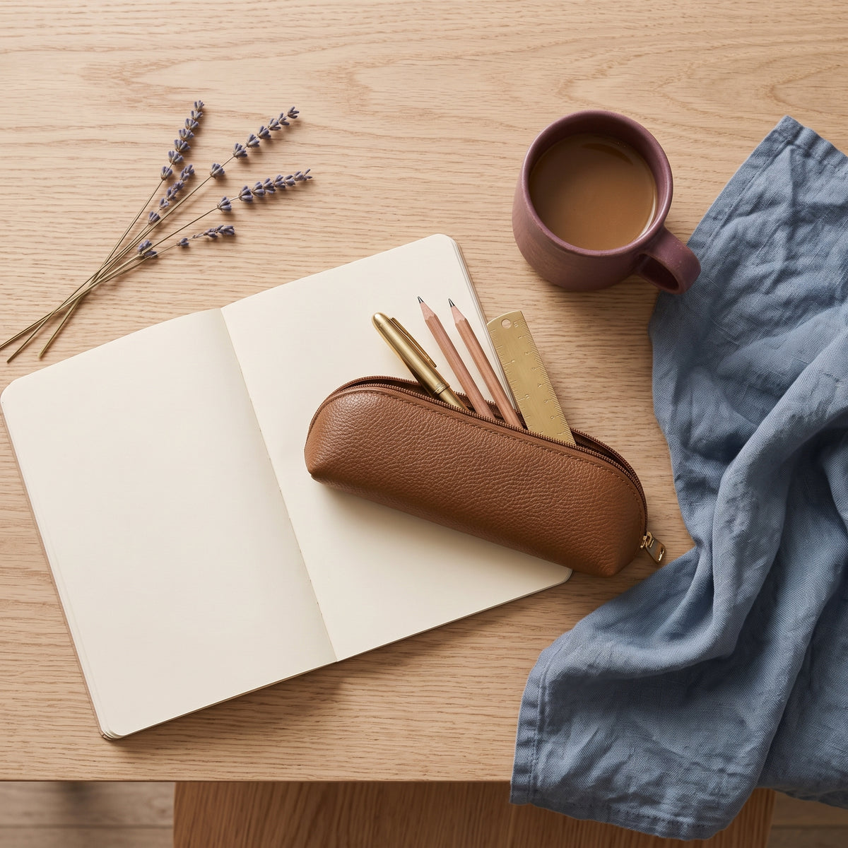 Lundholm Hasvik luxe etui cognac als pennenetui op bureau