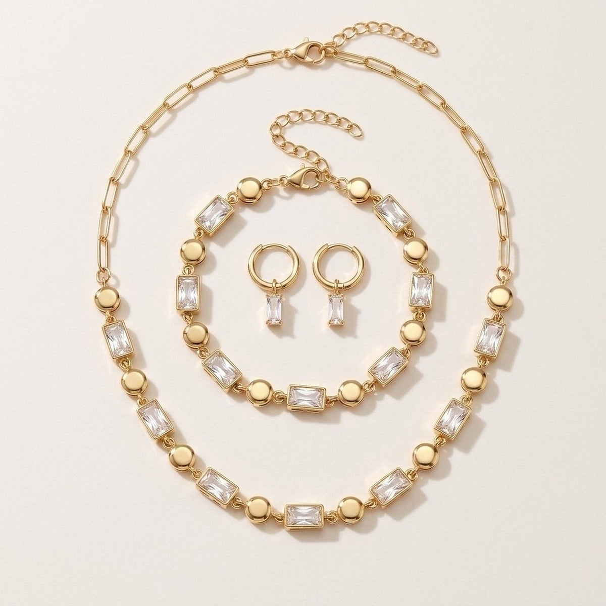 Kate – Dreiteiliges Schmuckset mit Zirkonia – Goldfarben