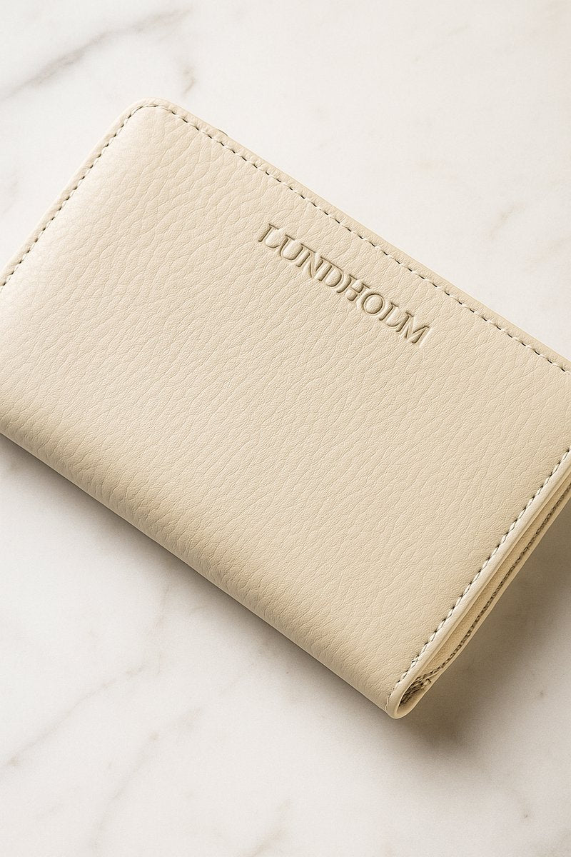 Lundholm Leren Dames Portemonnee Beige RFID anti-skim bescherming – Hoogwaardig Rundleer – Compacte Portefeuille Dames Creme – Vrouwen cadeautjes tip kerst – Scandinavisch Design

