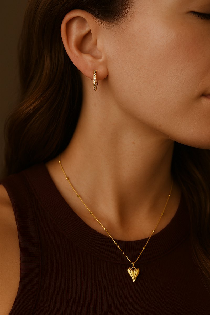 Lundholm Luxe Ketting Dames Goudkleurig Waterproof Hanger Hartje – Premium Stainless Steel – Vrouwen Cadeautjes Sieraad – 40 cm – Scandinavisch Design – Cadeau voor Vrouw