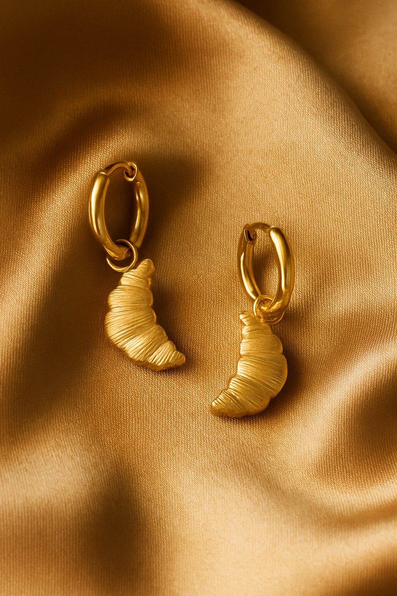 Oorhangers Dames Goudkleurig – Premium Stainless Steel Verguld – Oorbellen met Croissant Bedels – Waterproof & Hypoallergeen