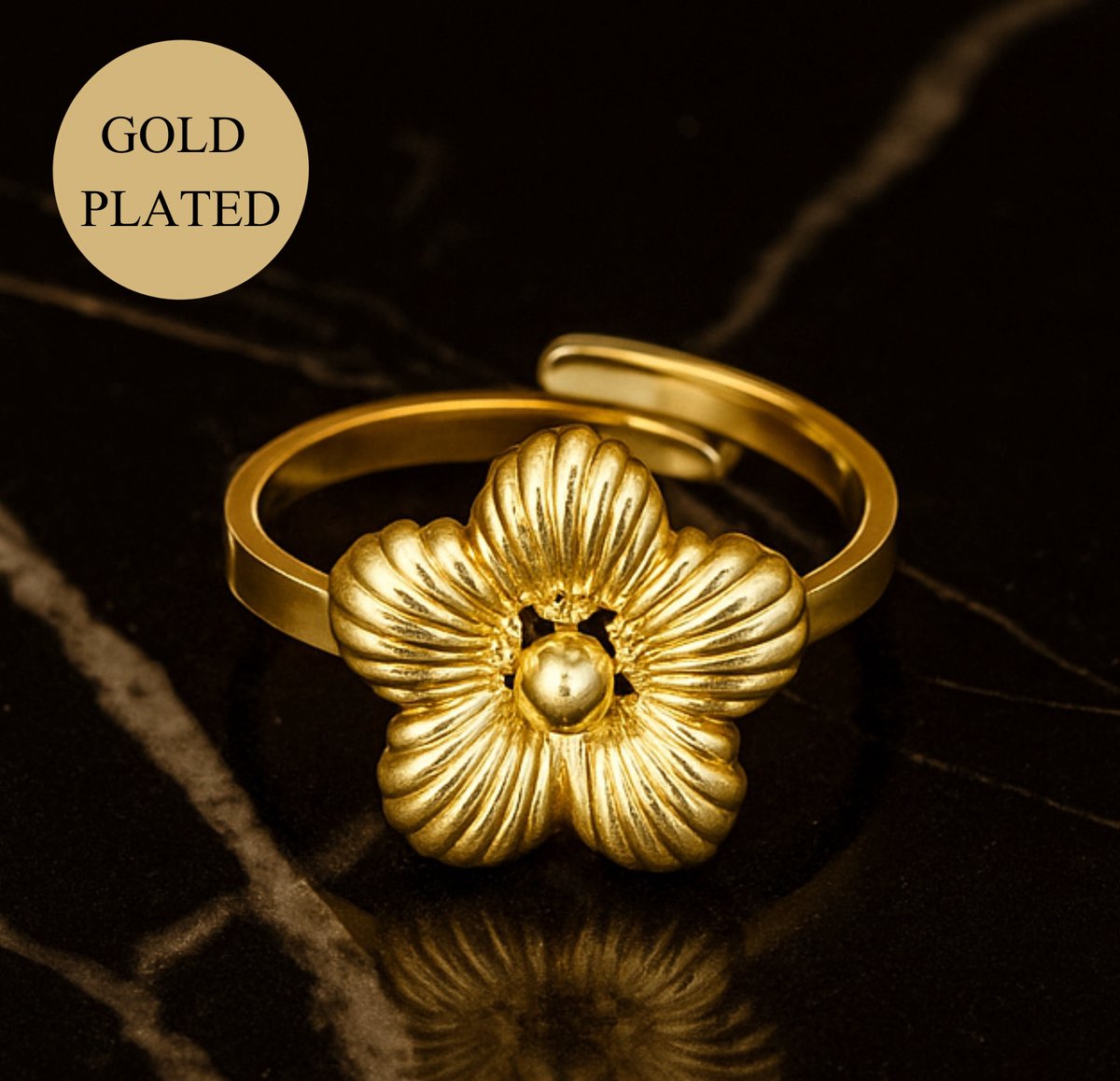 Lundholm Ring Dames Goudkleurig Bloem – Premium Stainless Steel – Verstelbare Bloemenring – Elegant & Tijdloos – Luxe Cadeautip voor Haar