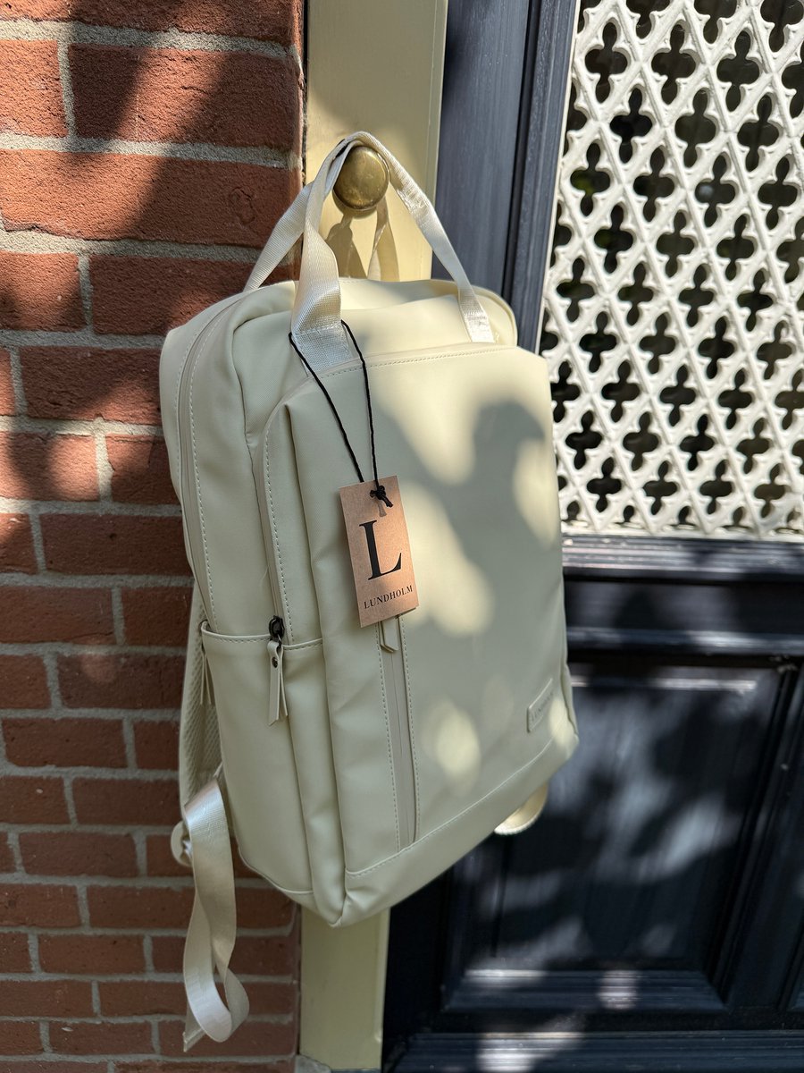 Lundholm Rugzak Dames 15.6 inch laptoptas Beige - Handbagage, waterdichte rugtas met laptopvak 24L - vrouwen cadeautjes - Scandinavisch Design