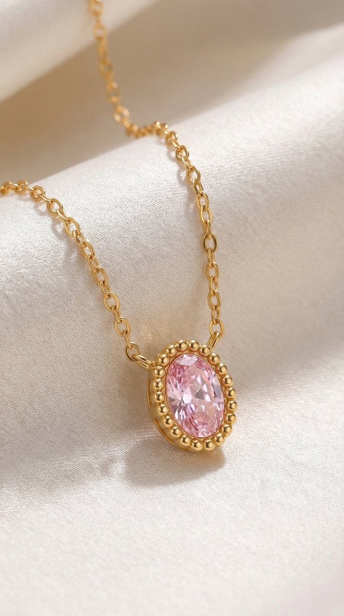 Lundholm Maud ketting alternatief aanzicht - luxe goud ketting met roze steen