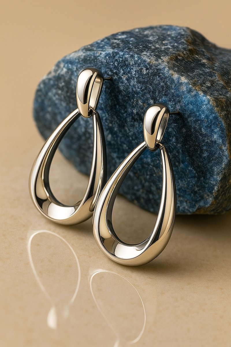 Lundholm Luxe Oorbellen Dames Statement Zilverkleurig Jewellery - grote oorbellen dames Premium Stainless Steel zilveren oorringen dames - Waterdruppel Design (4.4 x 2.4 cm) - Classy & Tijdloos - My Cadeau voor haar - Luxe Geschenkverpakking