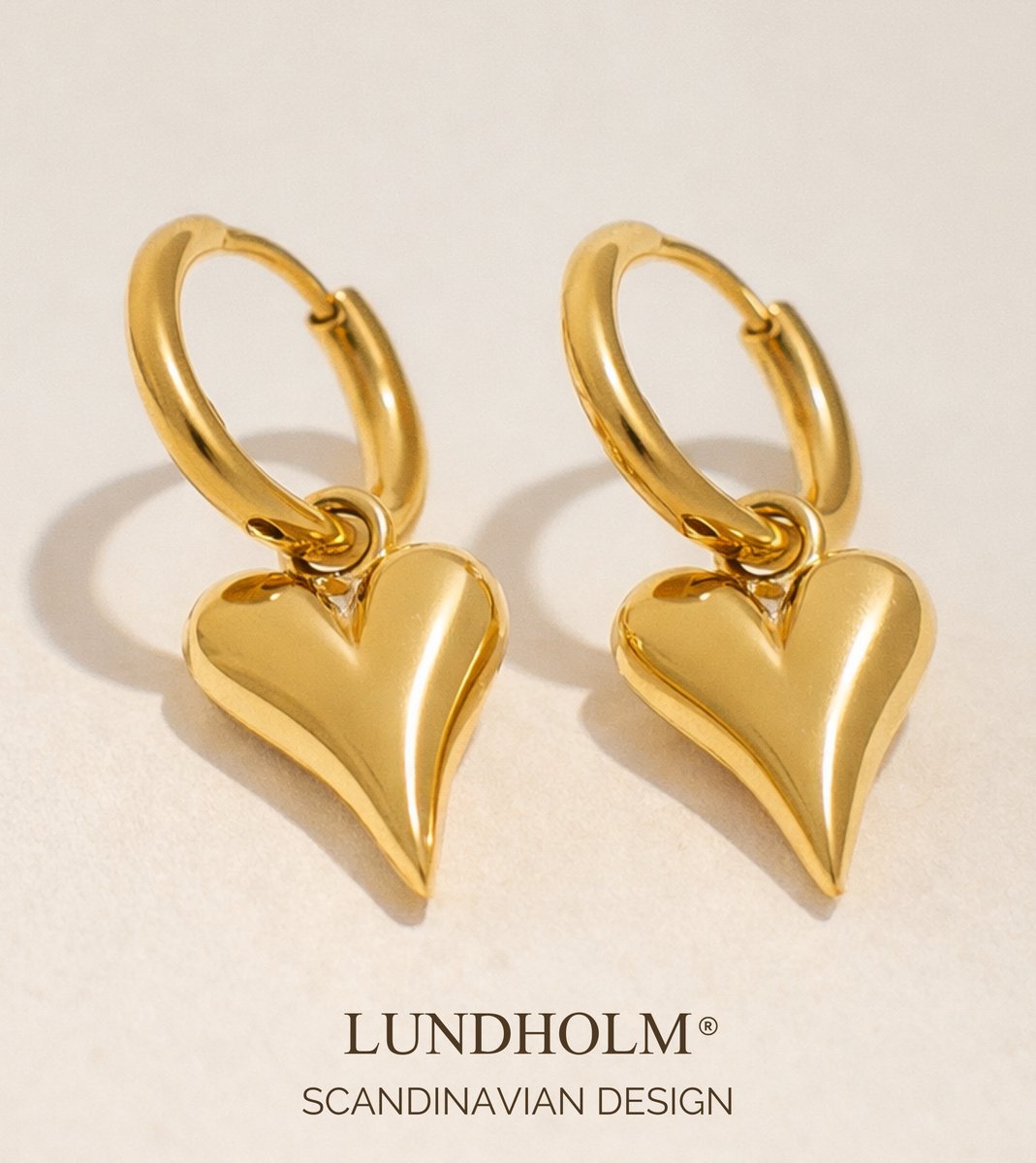 Lundholm Luxe Oorringen Dames Goudkleurig / Zilverkleurig – Premium Stainless Steel Jewellery Gold Plated – Oorbellen met Hartjes Hanger (2,8 × 1,6 cm) – My Saltrup Serie