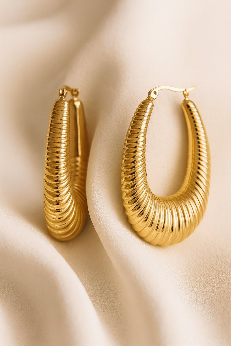 Lundholm Luxe Oorringen Groot | Oorbellen Dames – Premium Stainless Steel Zilverkleurige / Verguld – Goudkleurige Statement Hoops (4,7 × 3,1 cm) – Elin Serie – Waterproof & Hypoallergeen – Inclusief Luxe Geschenkverpakking | Cadeau voor Haar