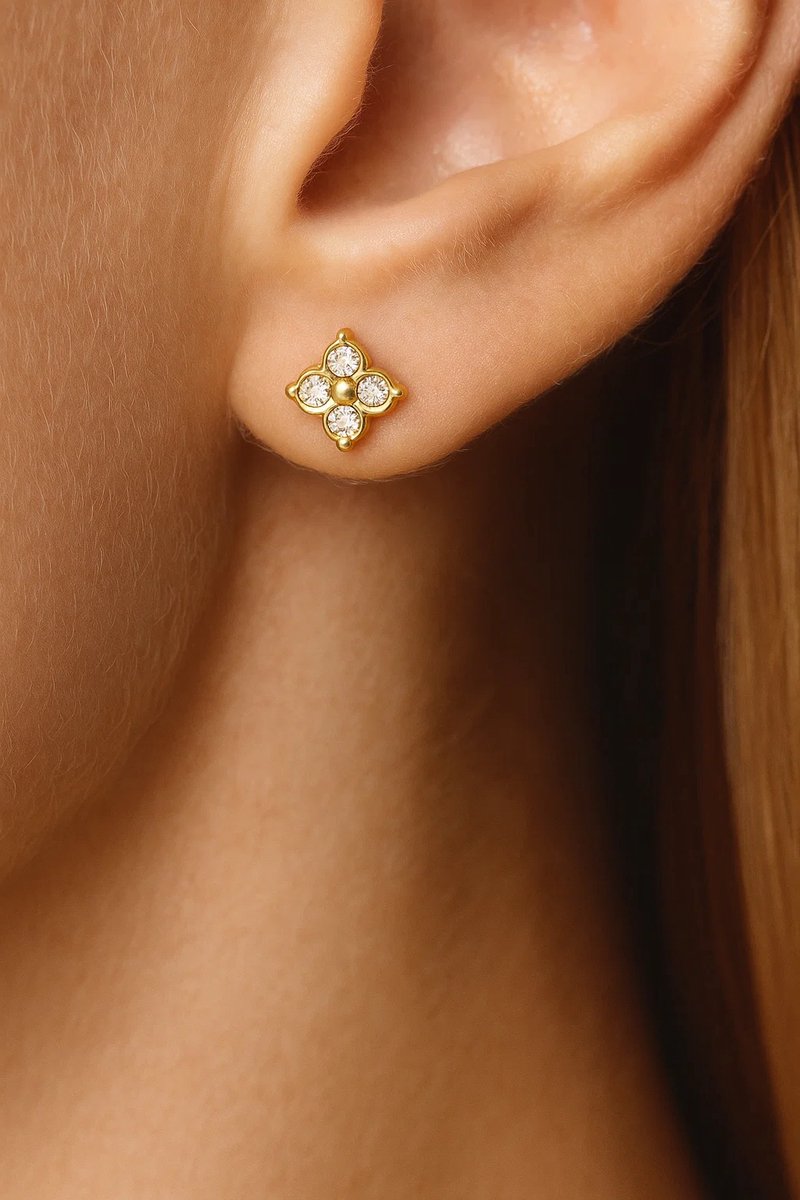 Lundholm Oorknopjes Dames Zirkonia Goudkleurig - Premium Stainless Steel Jewellery Oorbellen - Kleine Oorbellen Studs - Geschikt voor Tweede Gaatje - My Cadeau voor Haar - Scandinavisch Design