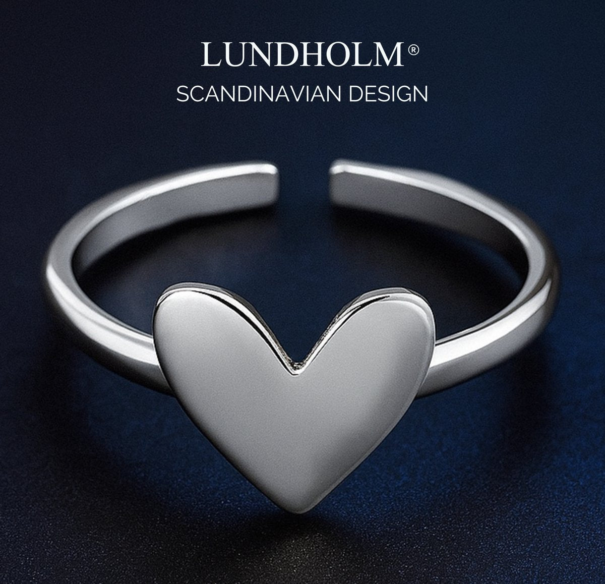 Lundholm Ring Dames Zilverkleurig Hart – Premium Stainless Steel – Verstelbare Ring met Subtiel Hartje – One Size – Betekenisvol & Elegant – Cadeau voor Haar Kerst - Luxe Geschenkverpakking